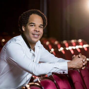 Ekanem  Bálint Emota